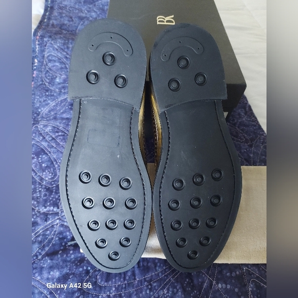 NIB Banana Republic gold leather oxfords,  size 8, made on Portugal - Picture 10 of 13